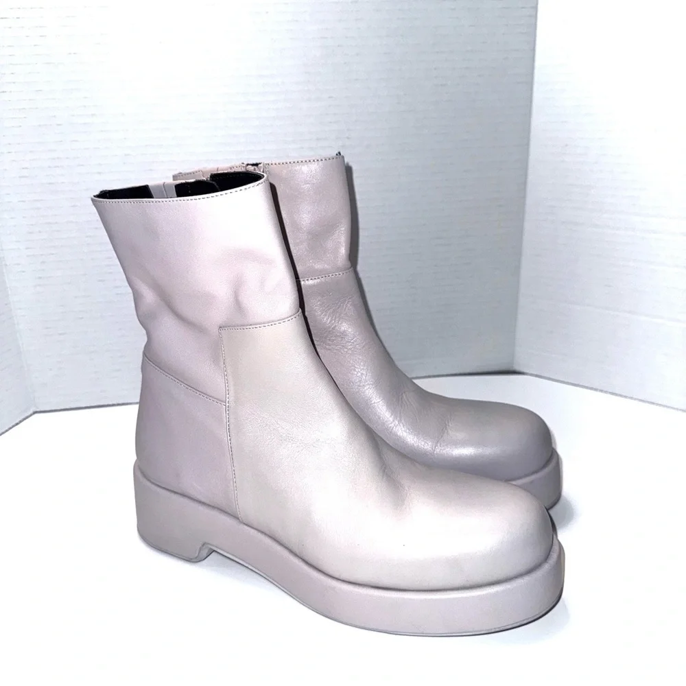 Paloma Barcelo Cream Boston Gala ankle Boots 38=7.5